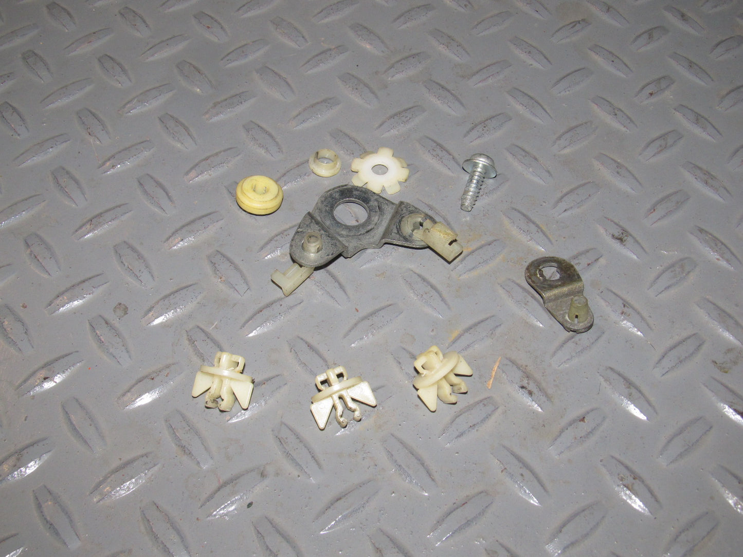 81 82 83 Datsun 280zx OEM Door Linkage Rod Holder Retainer Clip