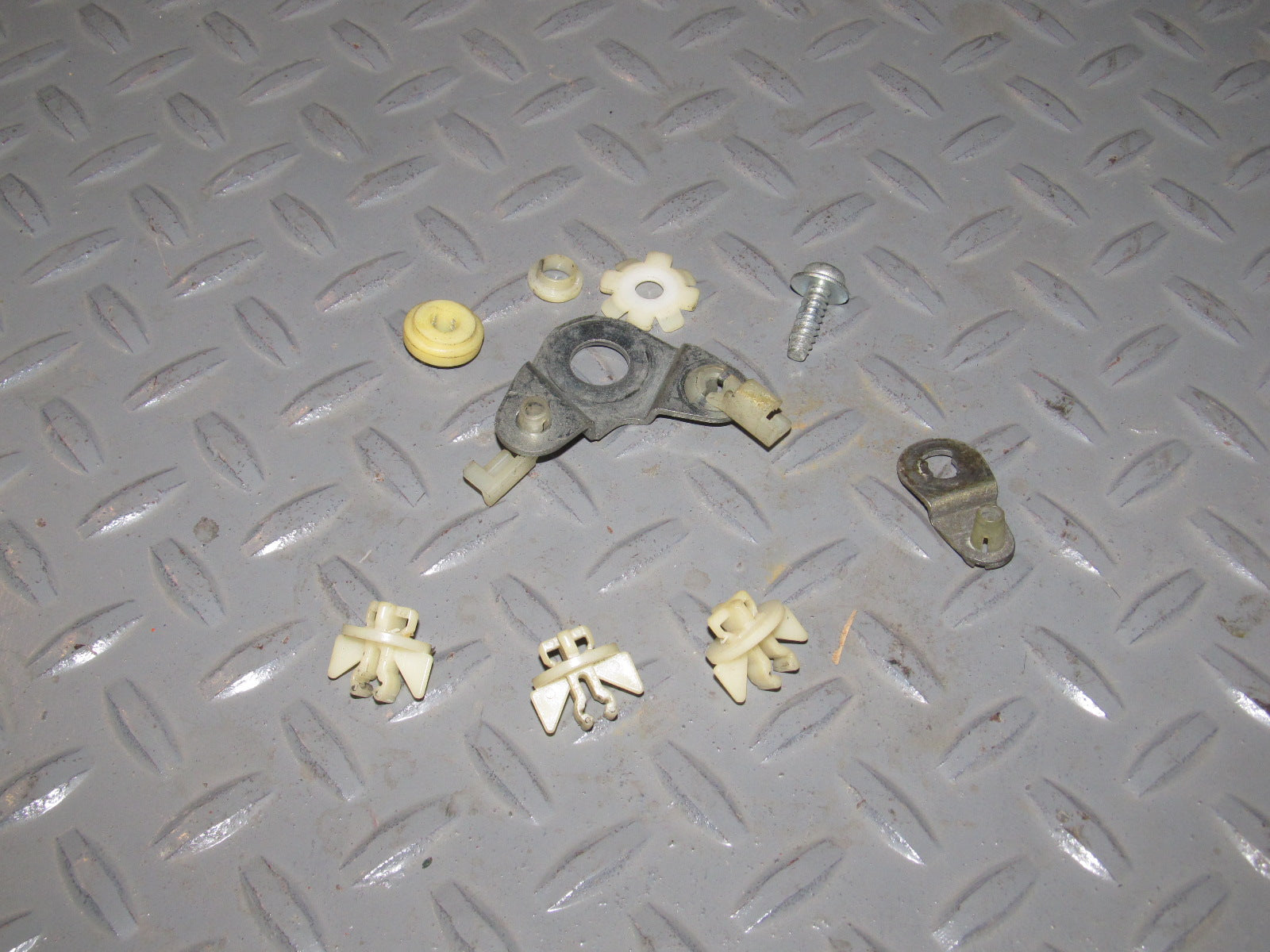 81 82 83 Datsun 280zx OEM Door Linkage Rod Holder Retainer Clip