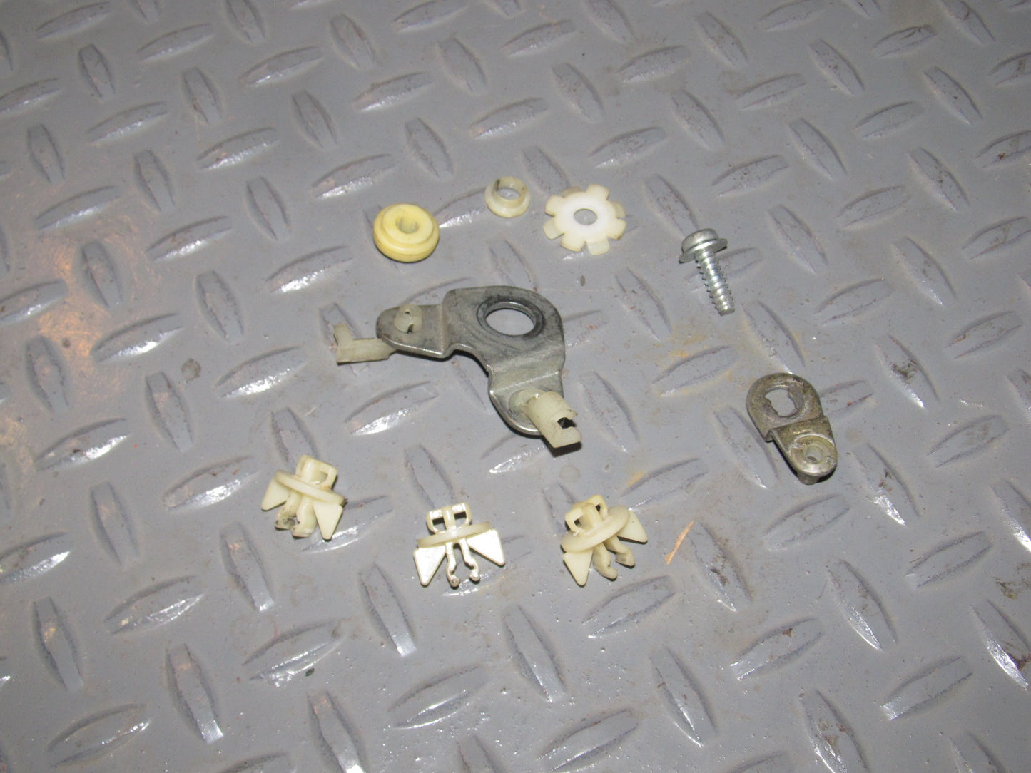 81 82 83 Datsun 280zx OEM Door Linkage Rod Holder Retainer Clip