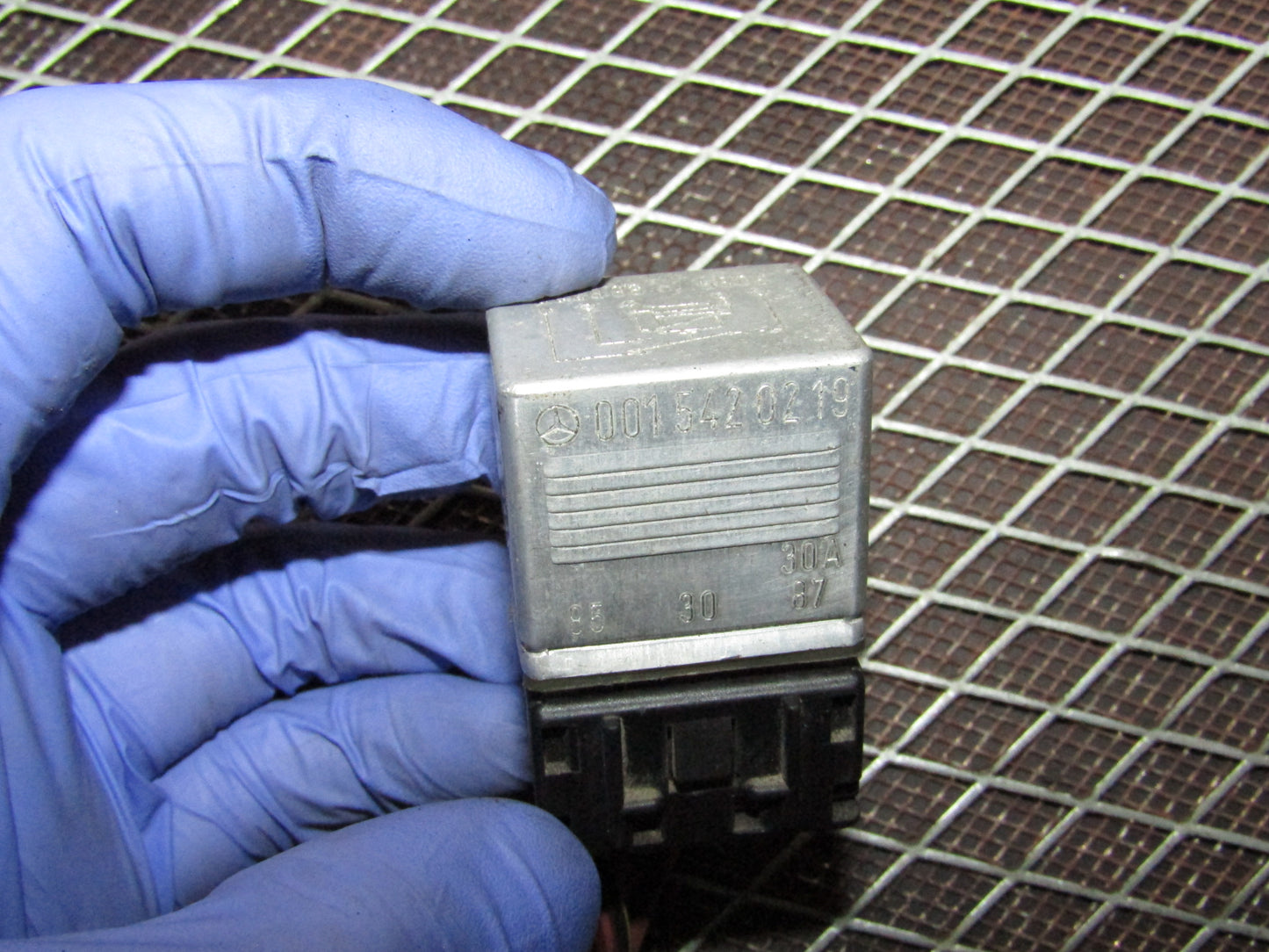 86-93 Mercedes Benz 300E OEM Relay 001 542 02 19