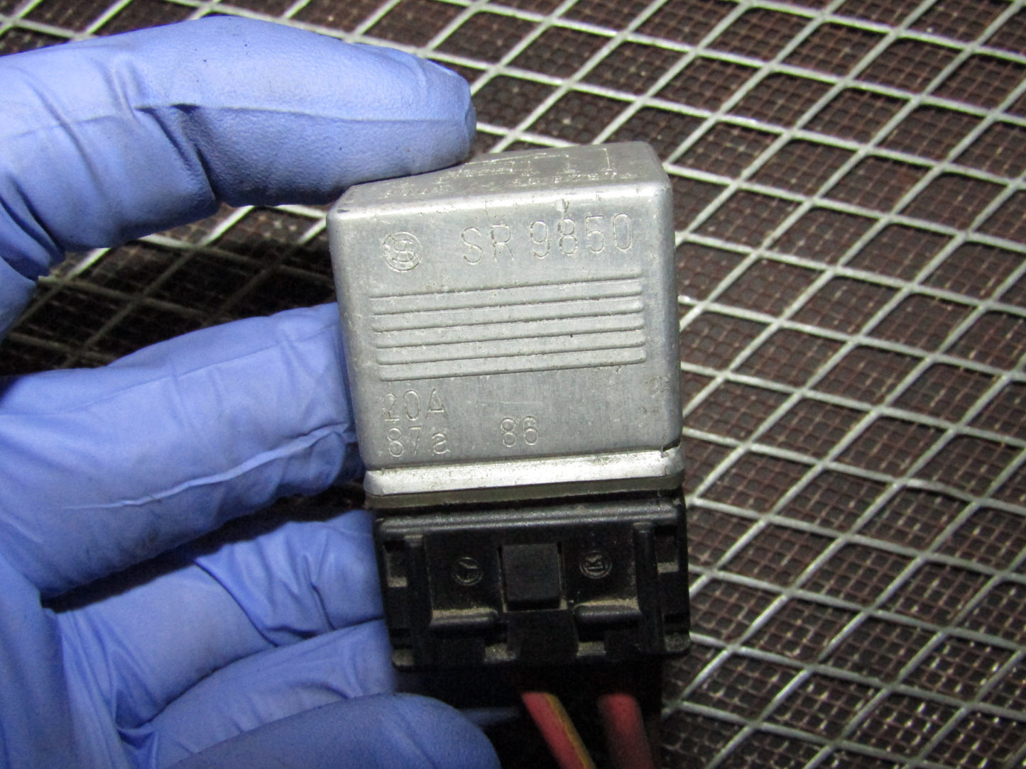 86-93 Mercedes Benz 300E OEM Relay 001 542 02 19