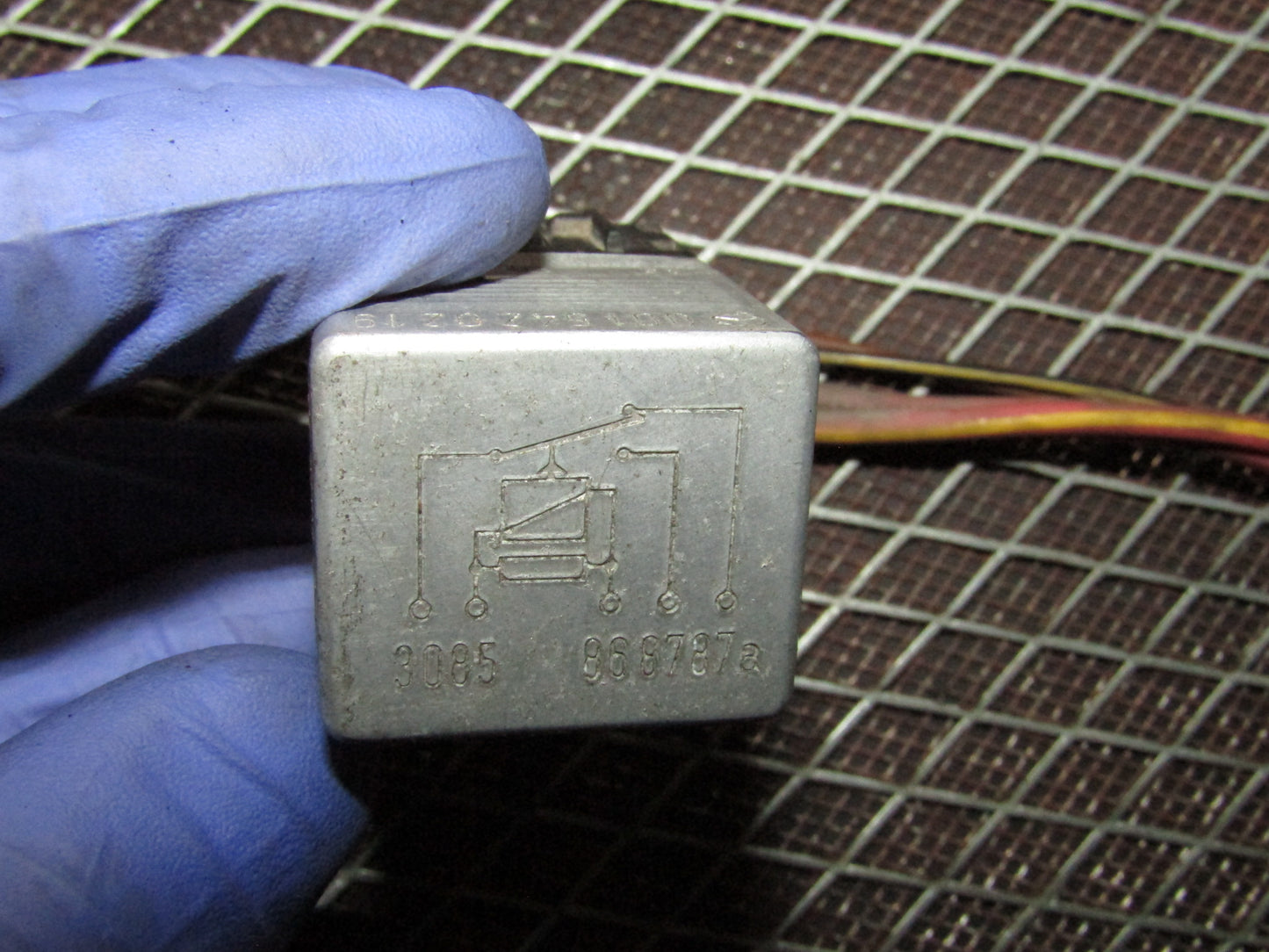 86-93 Mercedes Benz 300E OEM Relay 001 542 02 19