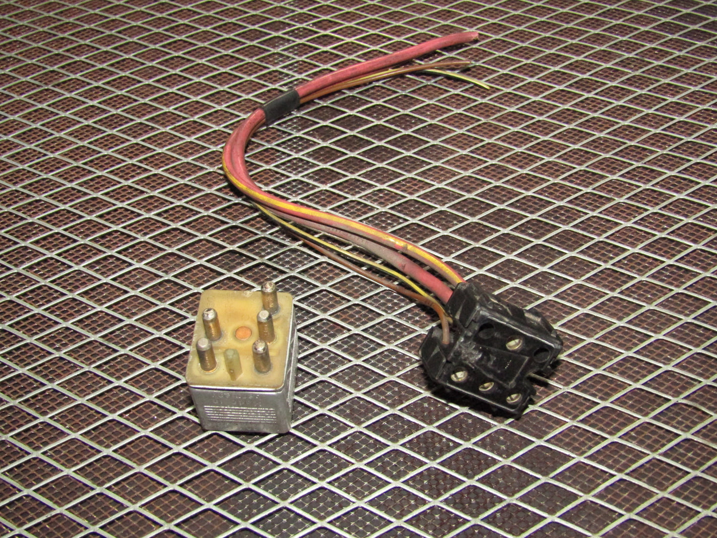 86-93 Mercedes Benz 300E OEM Relay 001 542 02 19