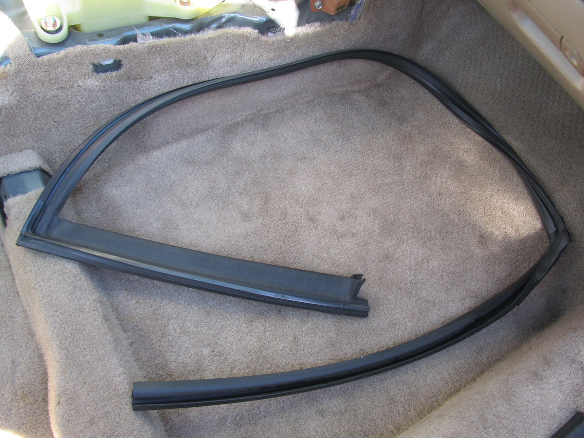 97 98 99 00 01 Honda Prelude OEM Door Window Guide Weather Stripping Rubber Seal - Right