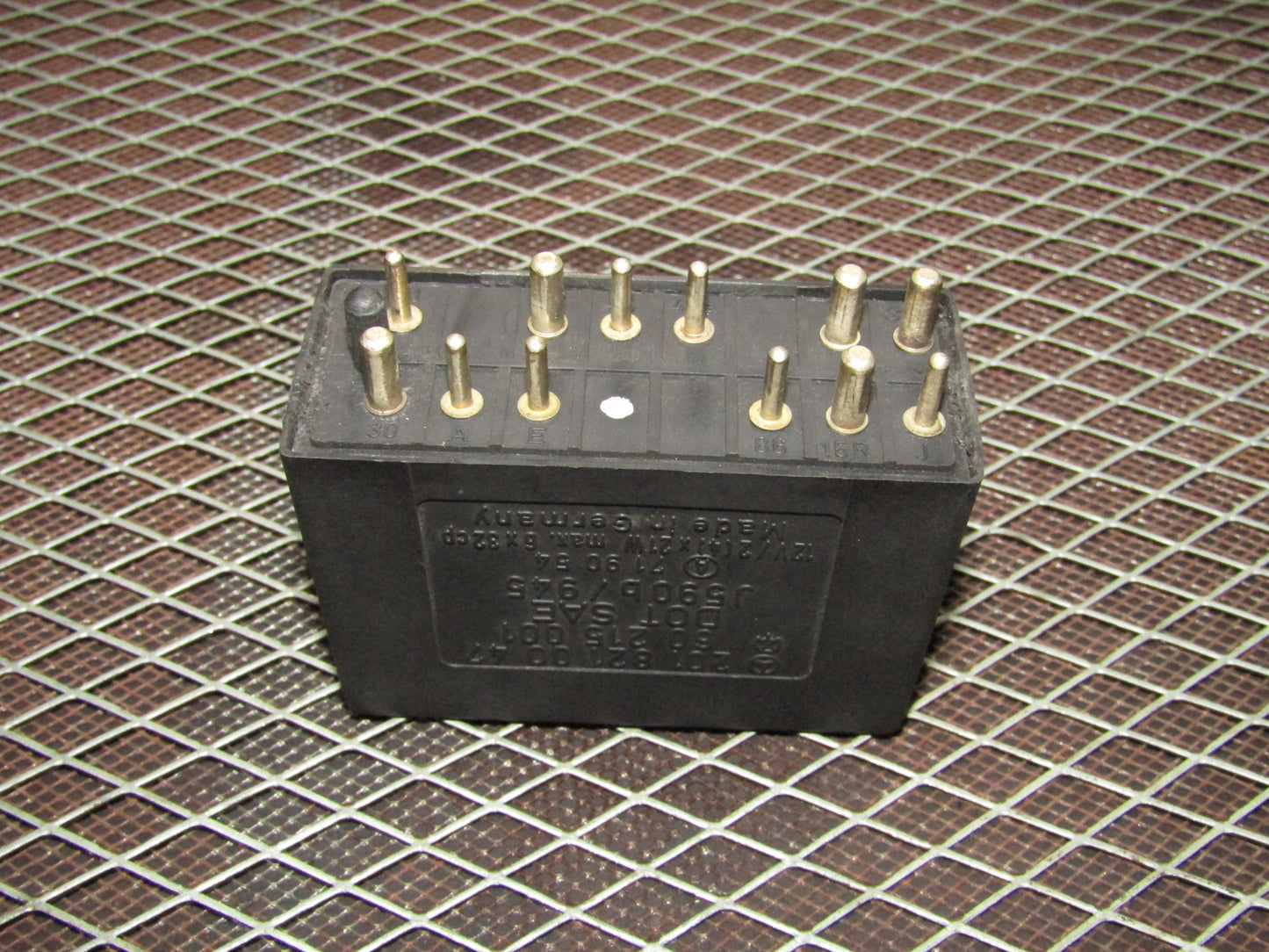 86-93 Mercedes Benz 300E OEM Turn Signal Flasher Relay 201 821 00 47