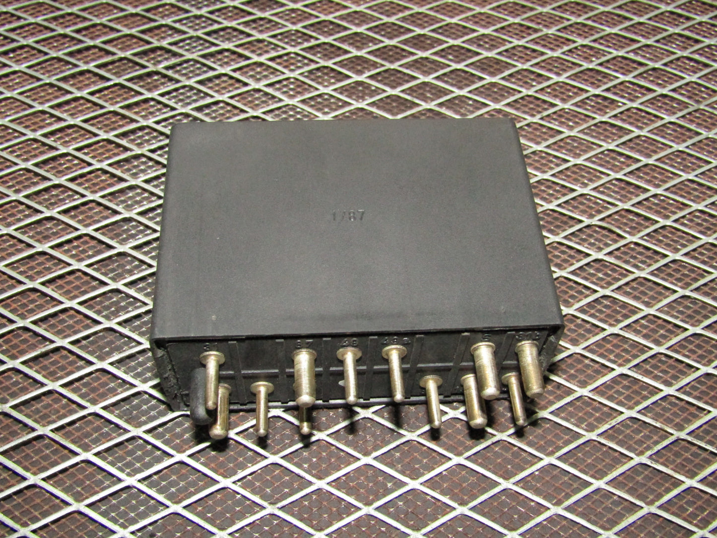 86-93 Mercedes Benz 300E OEM Turn Signal Flasher Relay 201 821 00 47