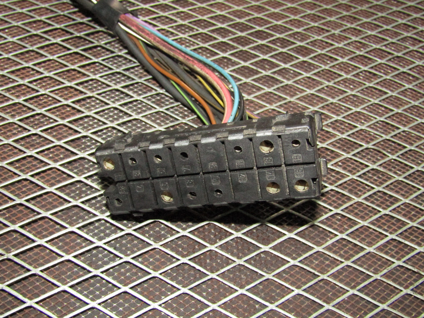 86-93 Mercedes Benz 300E OEM Turn Signal Flasher Relay Pigtail Harness