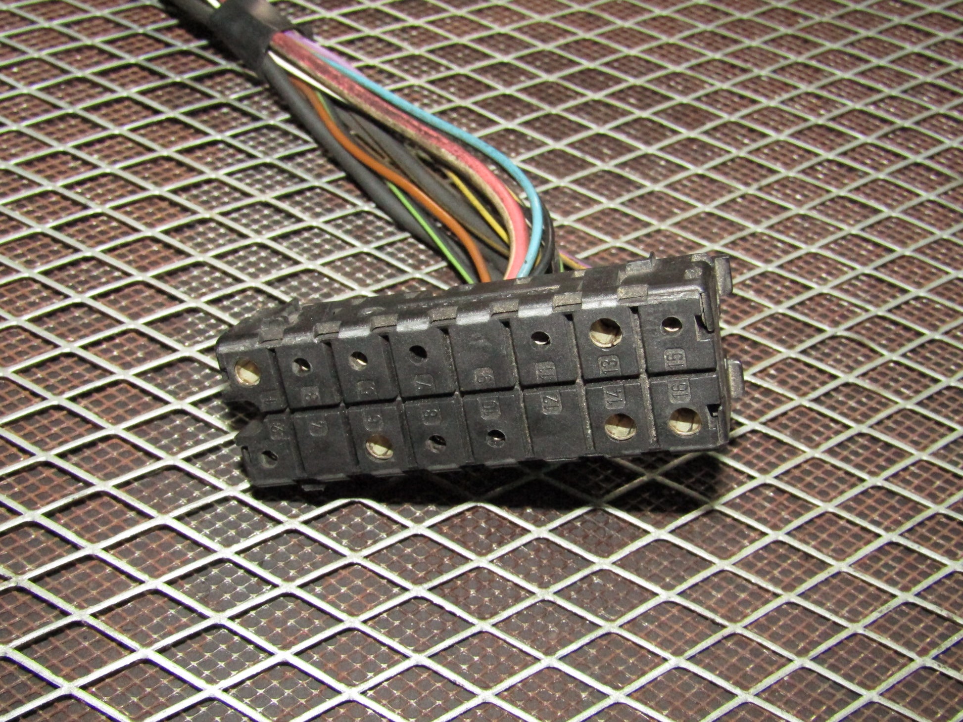 86-93 Mercedes Benz 300E OEM Turn Signal Flasher Relay Pigtail Harness