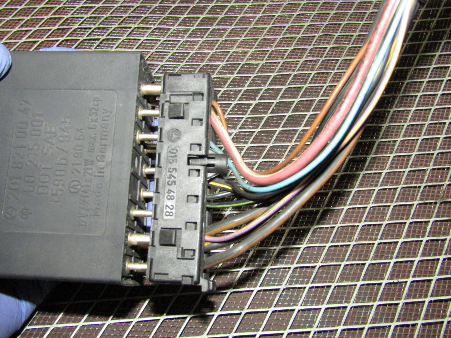 86-93 Mercedes Benz 300E OEM Turn Signal Flasher Relay Pigtail Harness