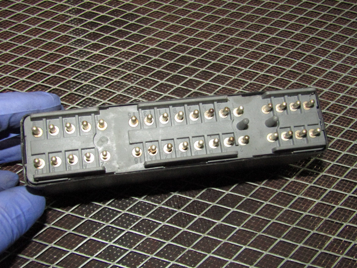 86-93 Mercedes Benz 300E OEM Light Control Relay Module 126 542 01 32