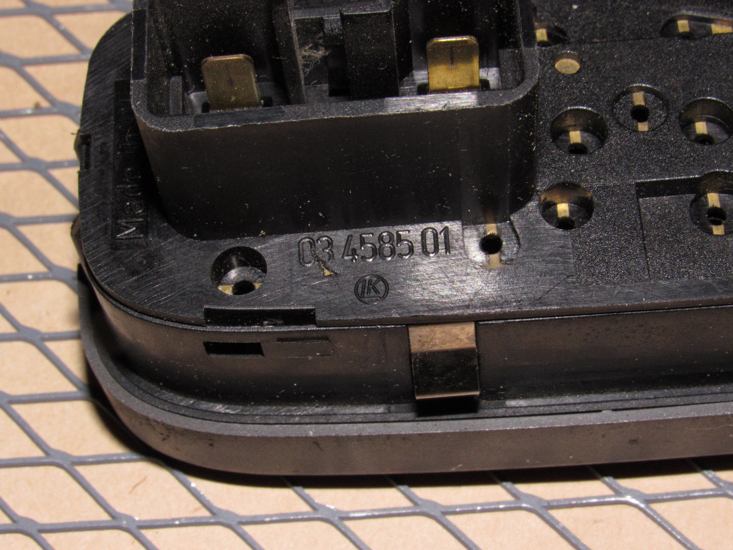 98 99 00 Volvo S70 OEM Front Window Switch - Right