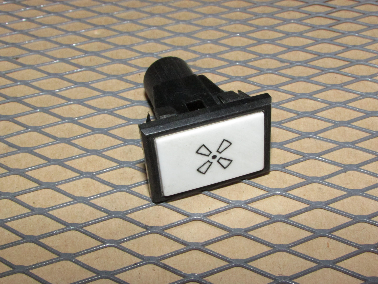77-95 Mercedes Benz T1 Van OEM Dash Climate Control Fan Indicator Light Lamp