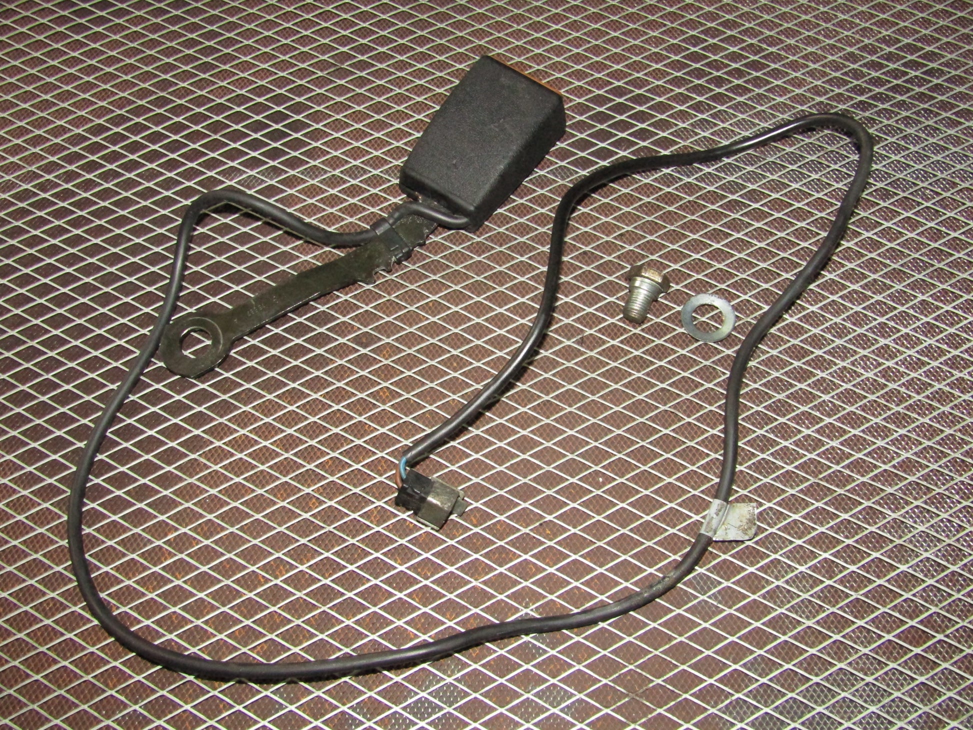 86-93 Mercedes Benz 300E OEM Front Seat Belt Buckle Receiver - Left