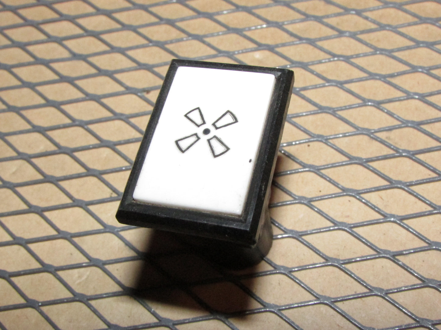 77-95 Mercedes Benz T1 Van OEM Dash Climate Control Fan Indicator Light Lamp