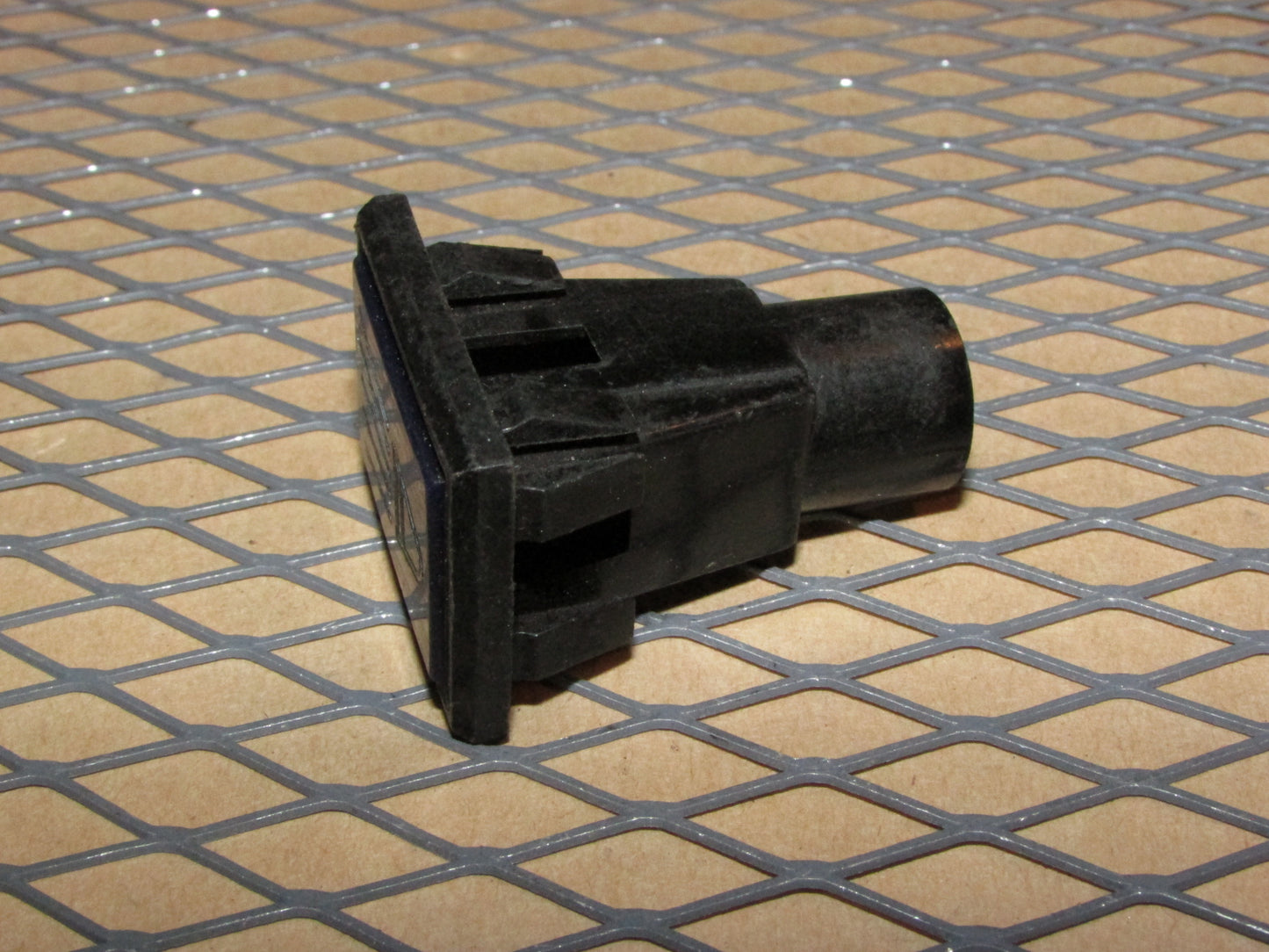77-95 Mercedes Benz T1 Van OEM Interior Dash Headlight Hi-Beam Indicator Light Lamp