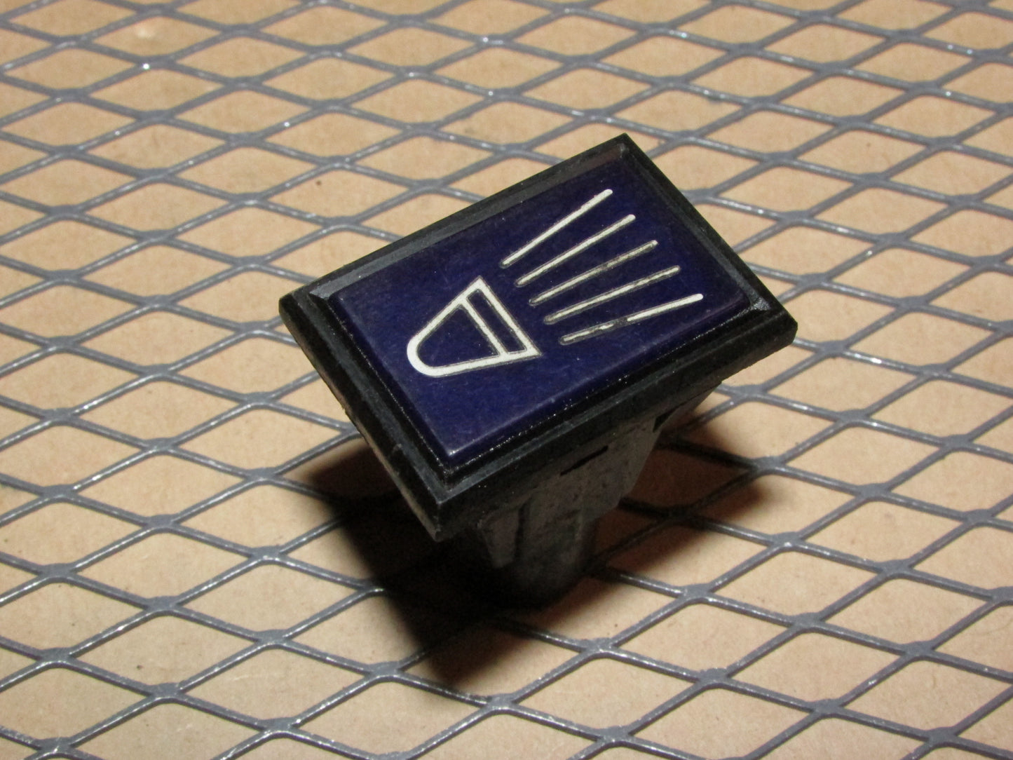 77-95 Mercedes Benz T1 Van OEM Interior Dash Headlight Hi-Beam Indicator Light Lamp