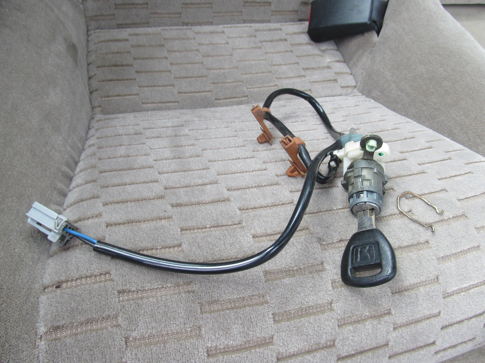 97 98 99 00 01 Honda Prelude OEM Door Lock Cylinder Tumbler - Right