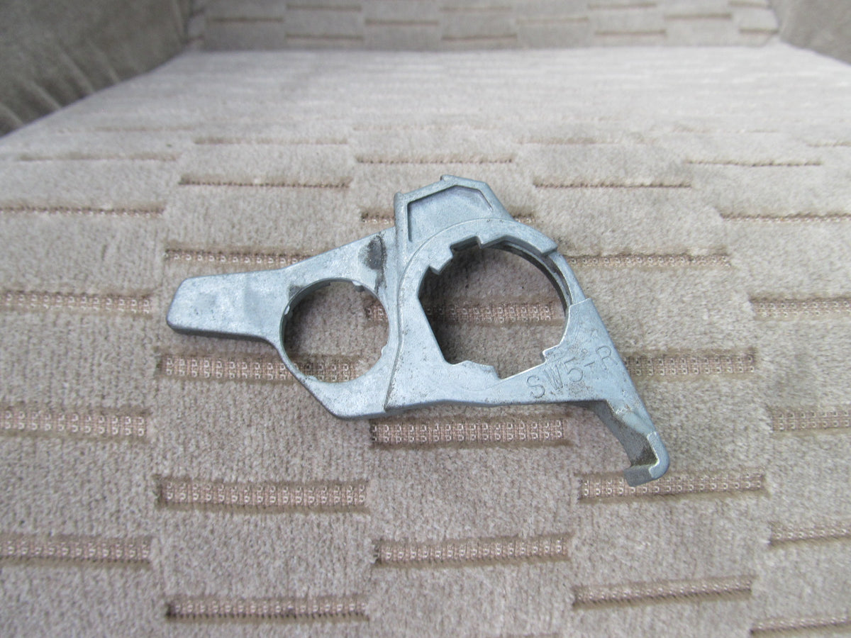 97 98 99 00 01 Honda Prelude OEM Door Lock Cylinder Tumbler Mounting Bracket - Right