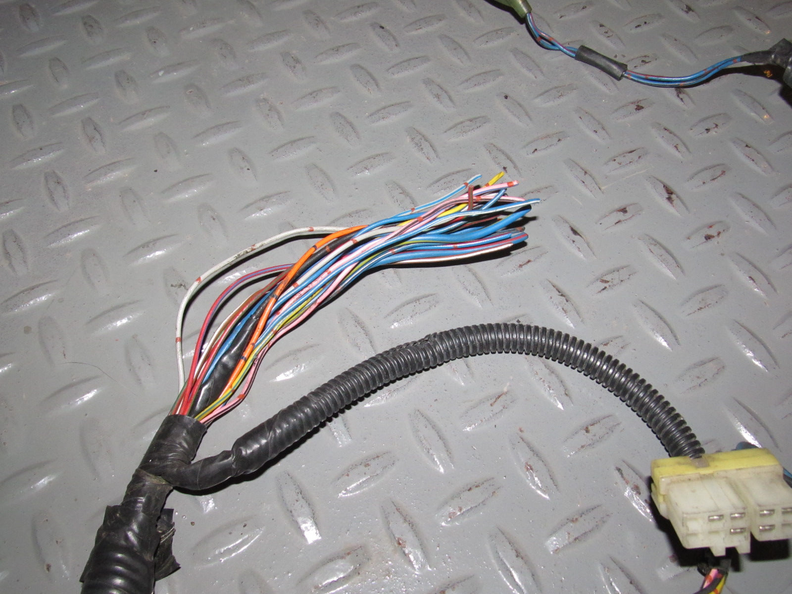 84 85 86 Nissan 300zx OEM Door Wiring Harness Left – Autopartone