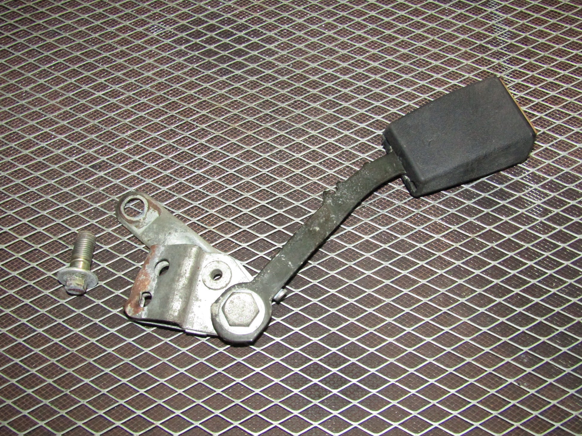 86-93 Mercedes Benz 300E OEM Front Seat Belt Buckle Receiver - Right