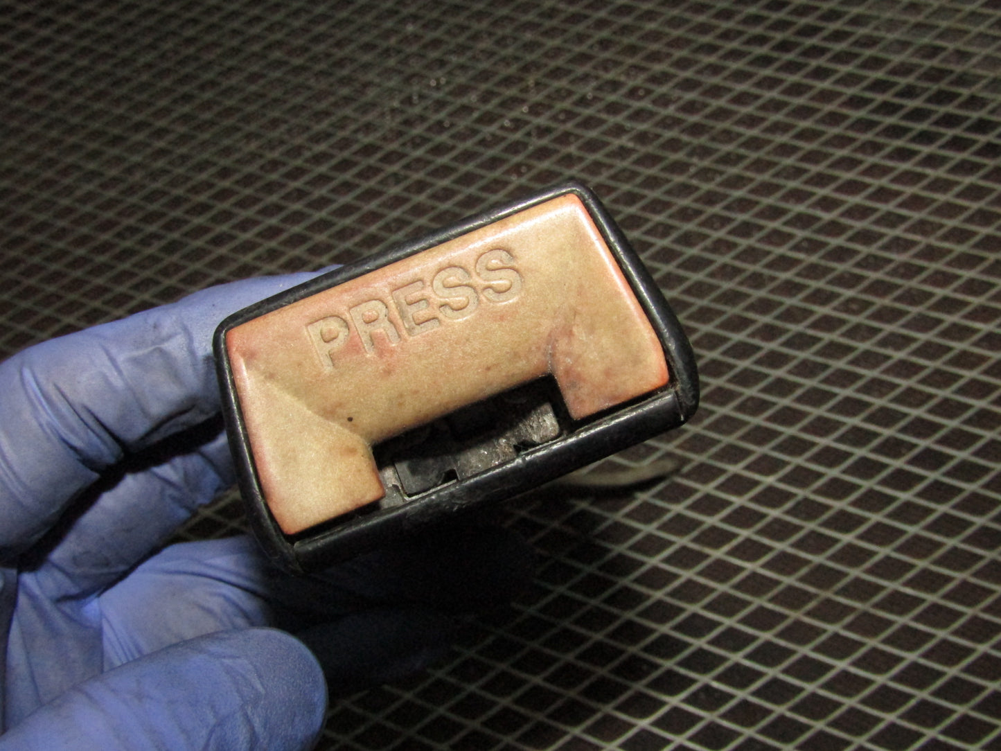 86-93 Mercedes Benz 300E OEM Front Seat Belt Buckle Receiver - Right