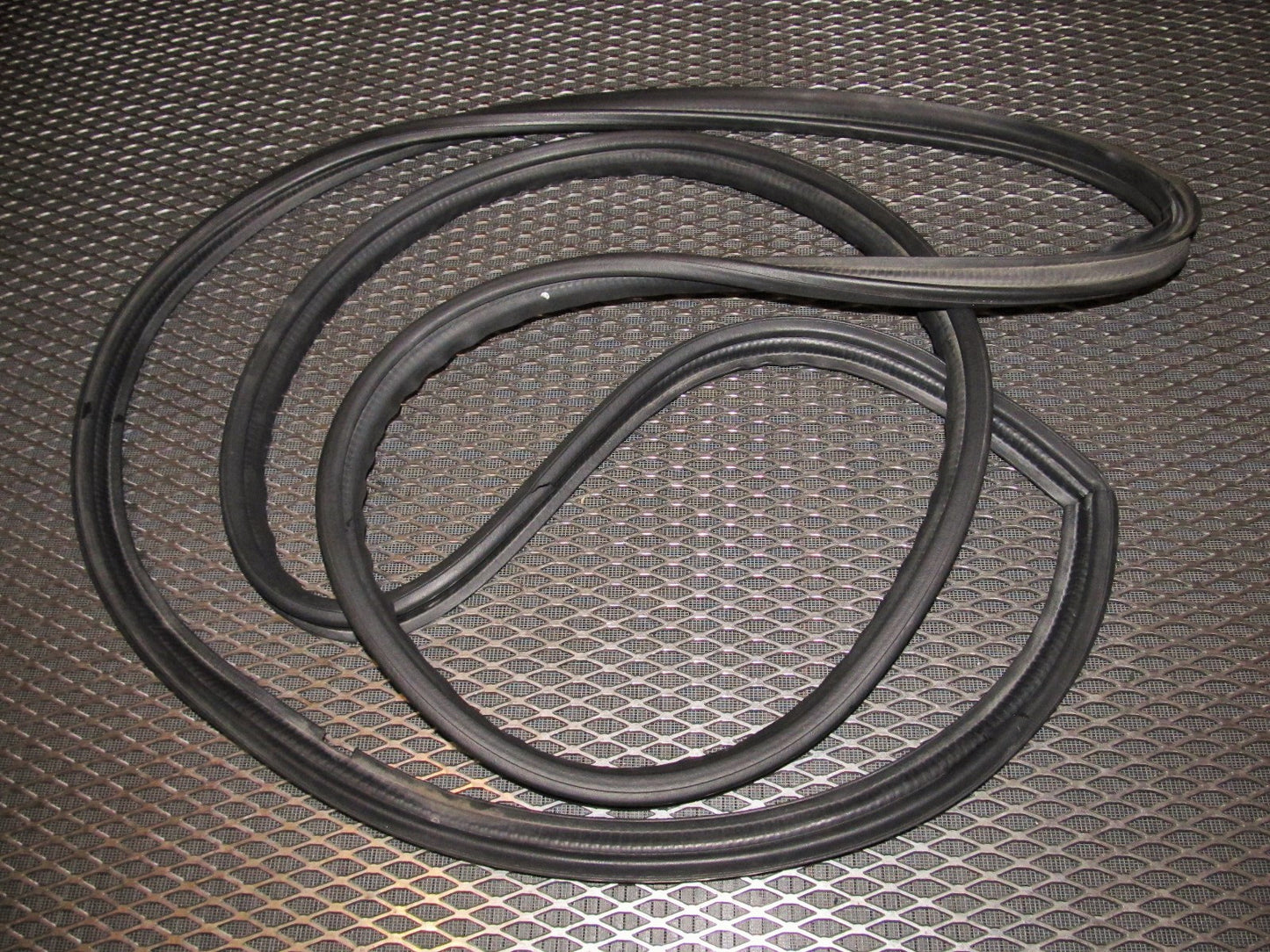 94 95 96 97 Mitsubishi 3000GT Hatch Trunk Weather Stripping