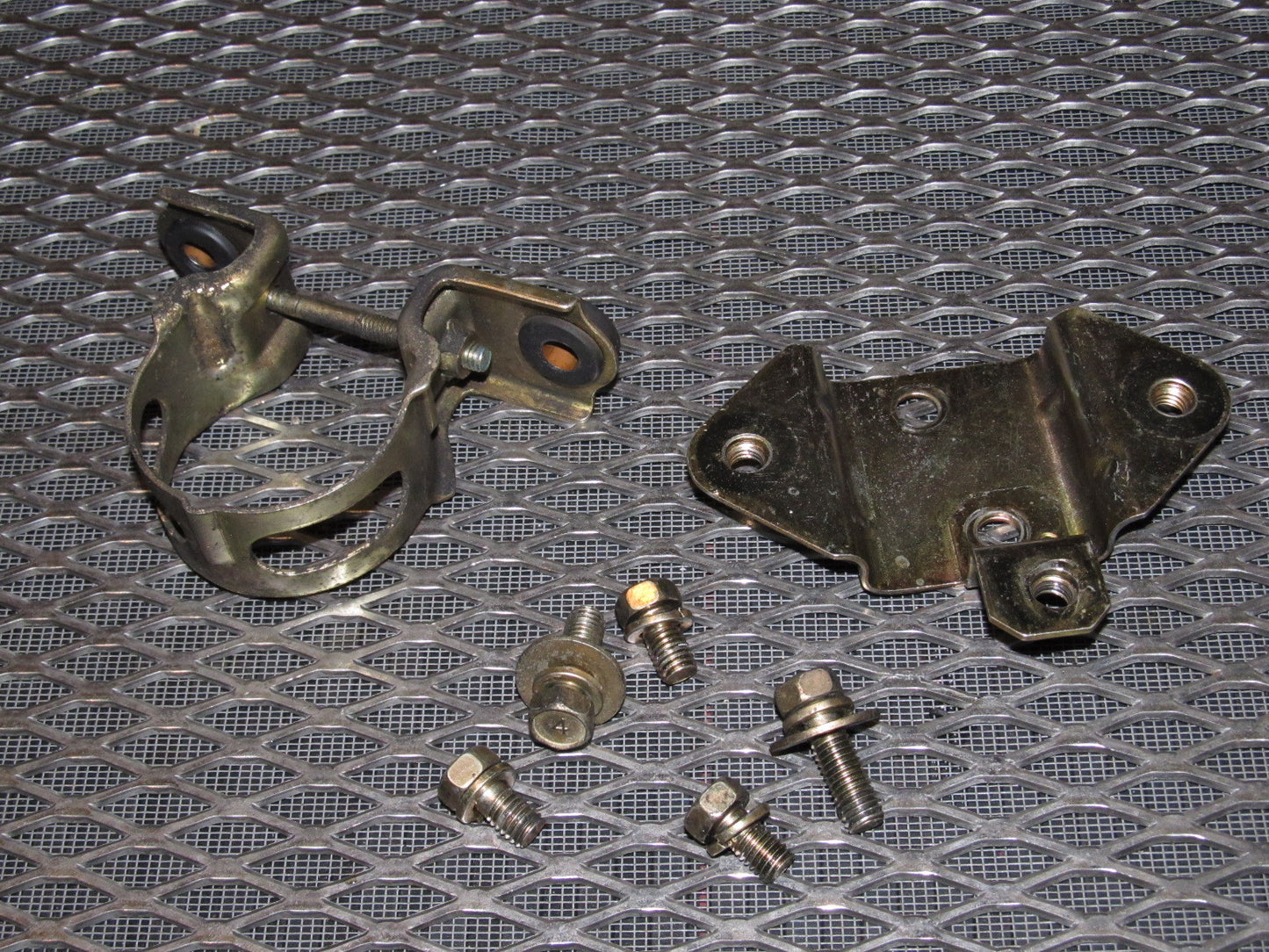 94 95 96 97 Mitsubishi 3000GT Fuel Filter Mounting Bracket