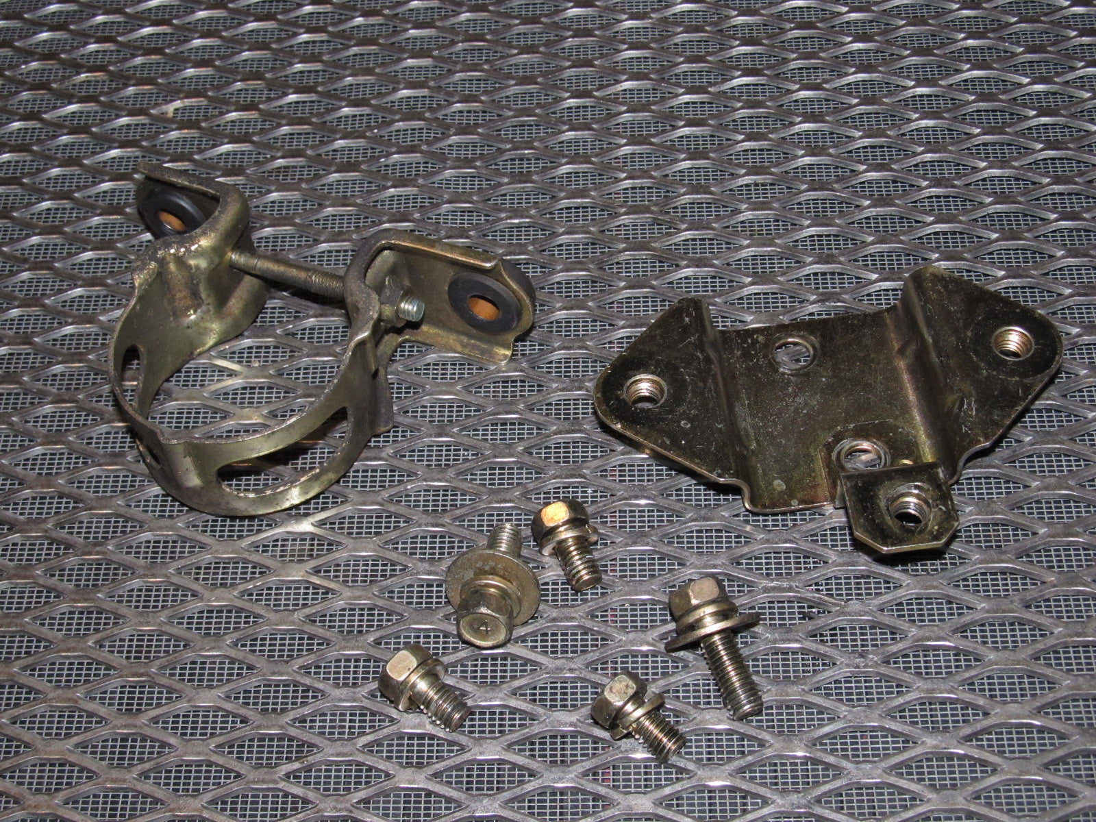 94 95 96 97 Mitsubishi 3000GT Fuel Filter Mounting Bracket