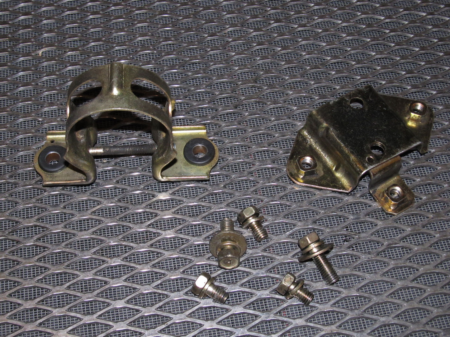 94 95 96 97 Mitsubishi 3000GT Fuel Filter Mounting Bracket
