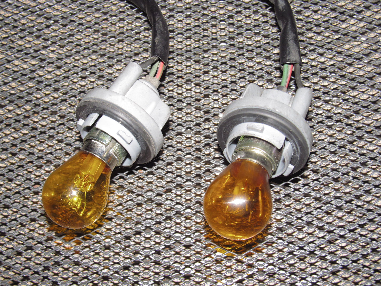94 95 96 97 Mazda Miata OEM Front Turn Signal Light Bulb Socket