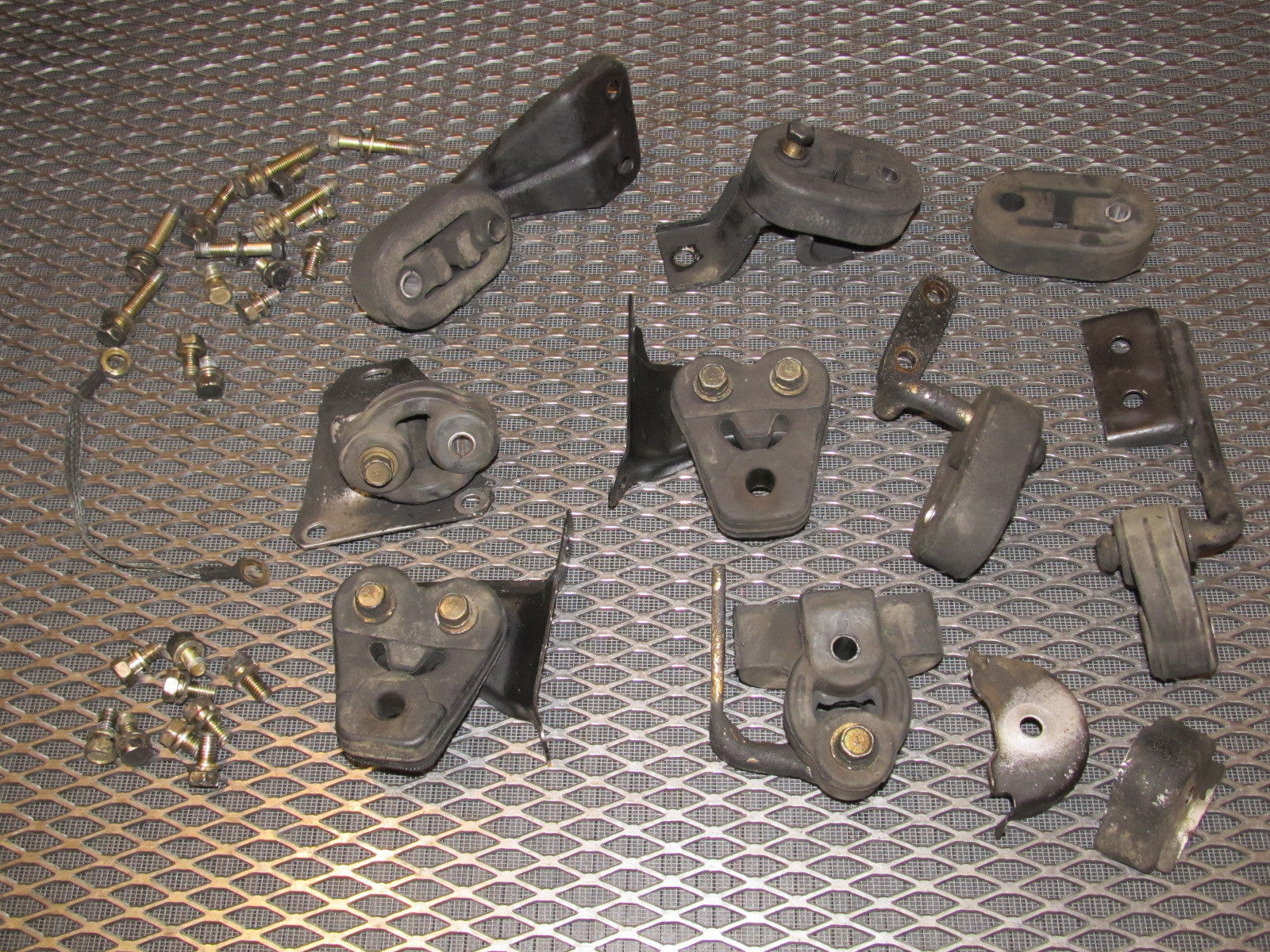 94 95 96 97 Mitsubishi 3000GT Exhaust System Mount Hanger Set