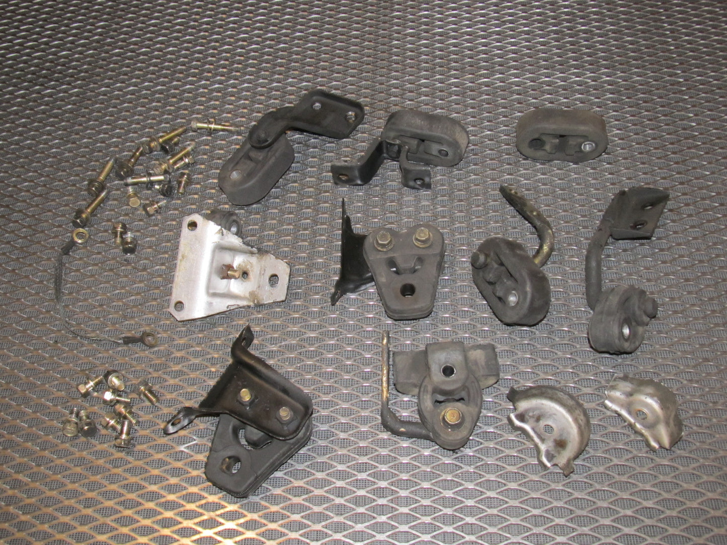 94 95 96 97 Mitsubishi 3000GT Exhaust System Mount Hanger Set