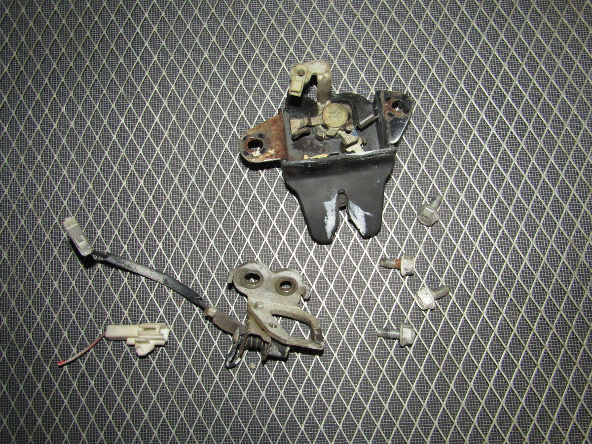 1992-1996 TOYOTA CAMRY TRUNK LOCK CYLINDER W 2 KEYS USED OEM