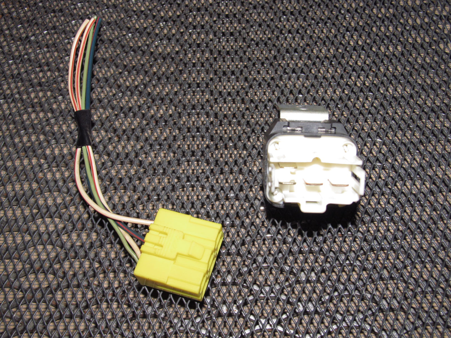 94 95 96 97 Mazda Miata OEM Relay - B577 056700-9721