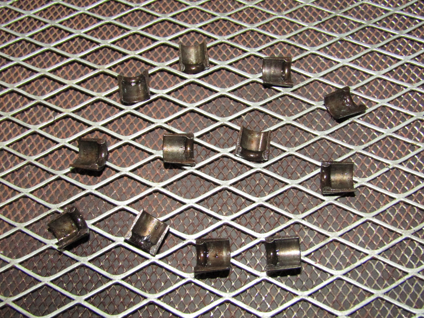86-93 Mercedes Benz 300E OEM Engine Intake Valve Collet Lock Keeper Set