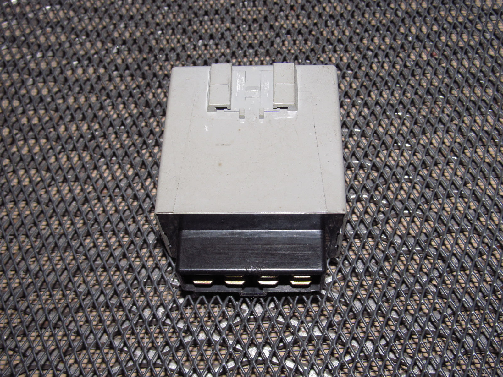 94 95 96 97 Mazda Miata OEM Flasher Relay 3211167320
