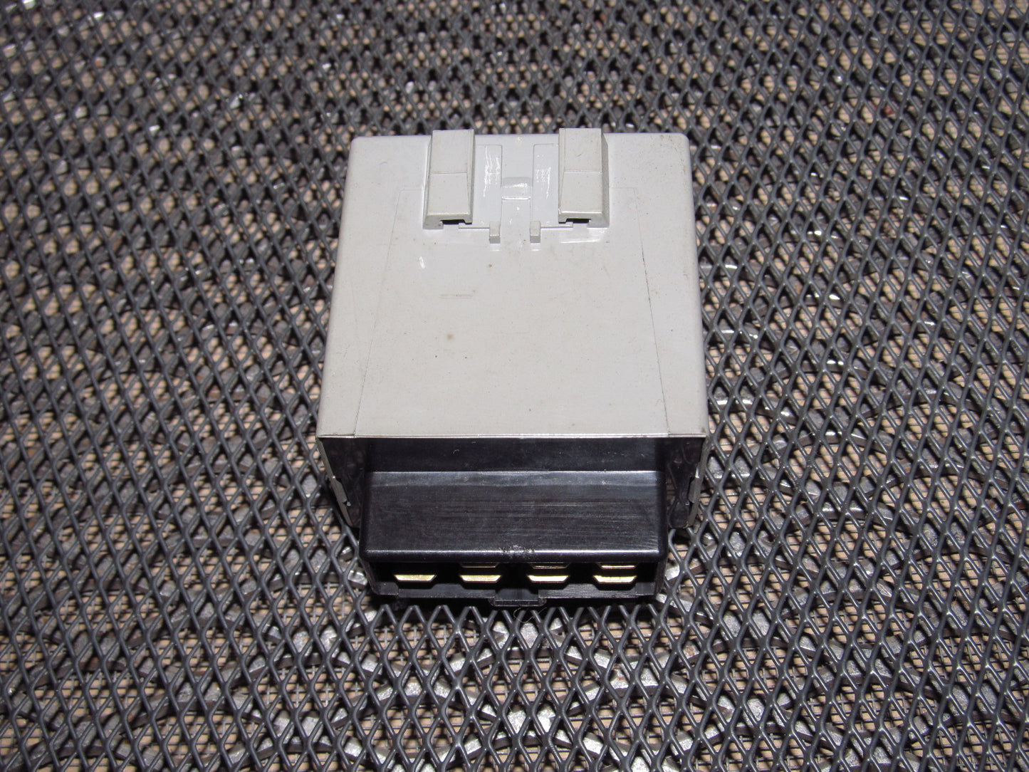 94 95 96 97 Mazda Miata OEM Flasher Relay 3211-167-320