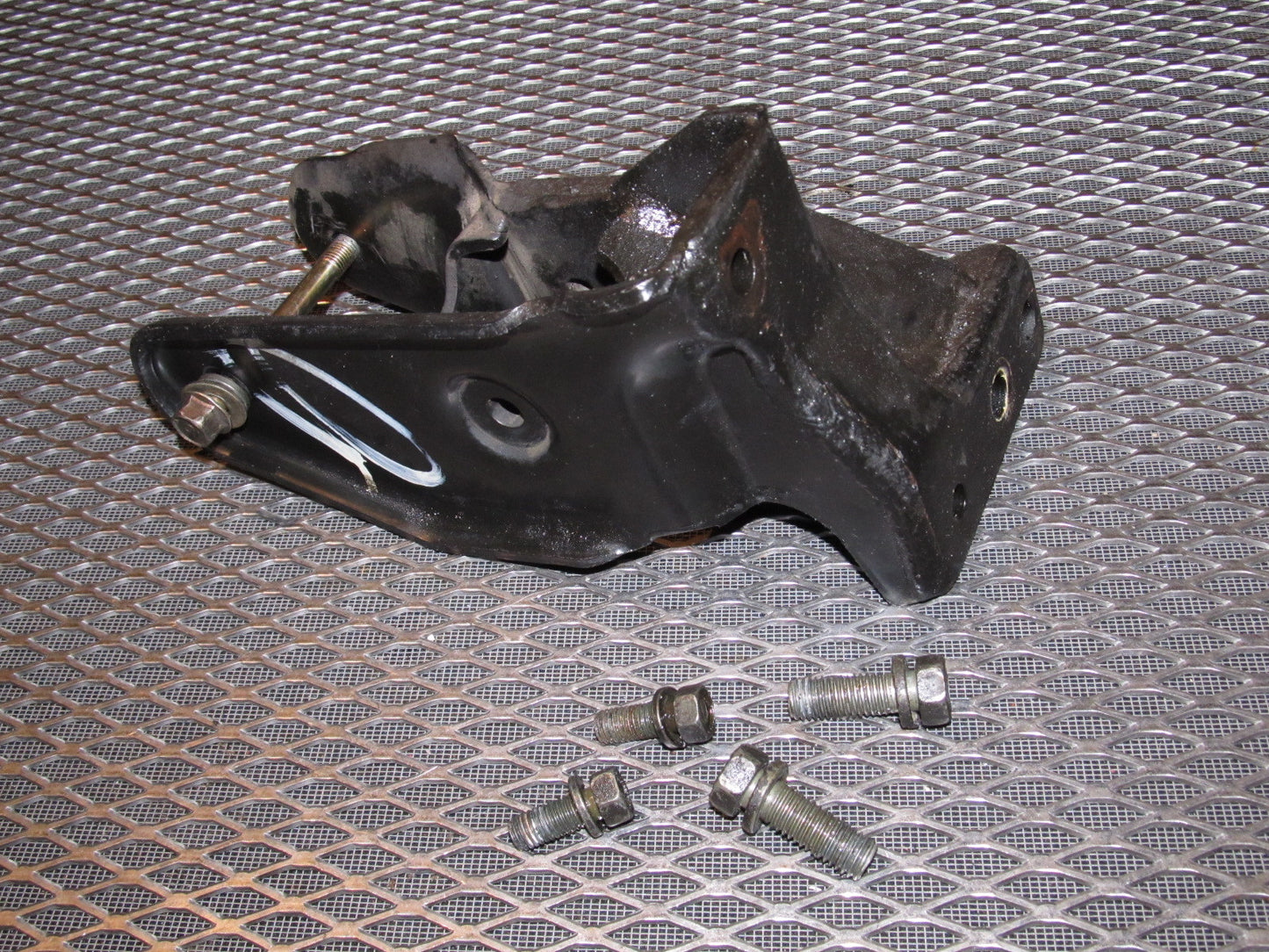 94 95 96 97 Mitsubishi 3000GT Engine Motor Mount Bracket - Rear