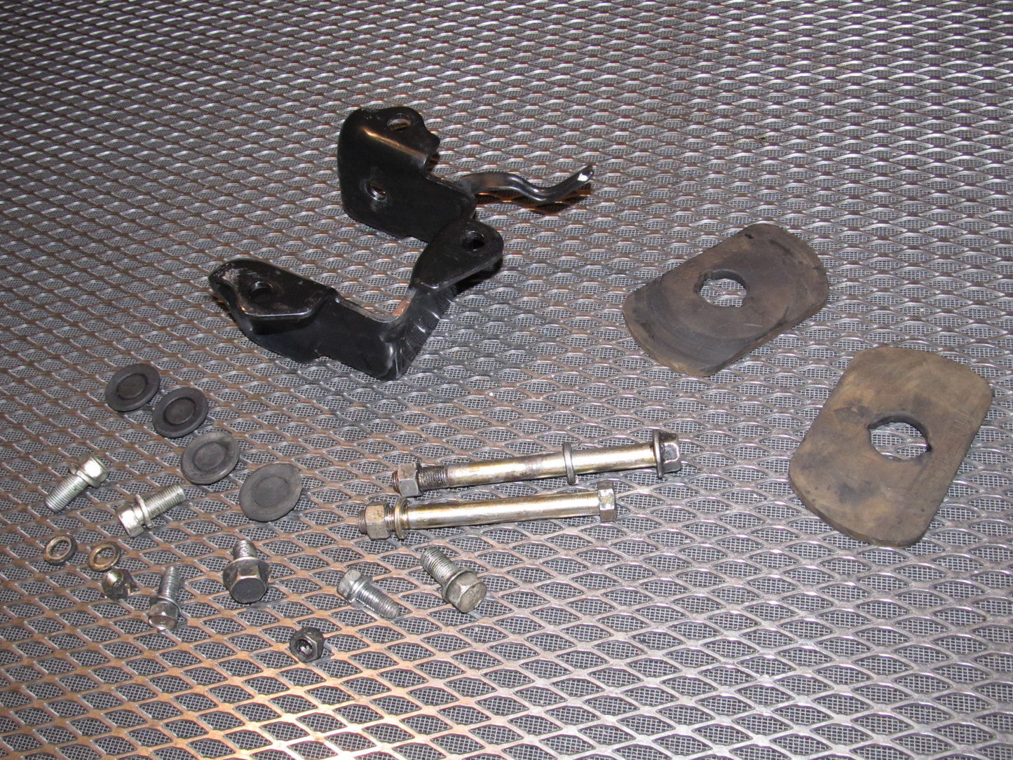 94 95 96 97 Mitsubishi 3000GT Engine Motor Mount Bracket - Right