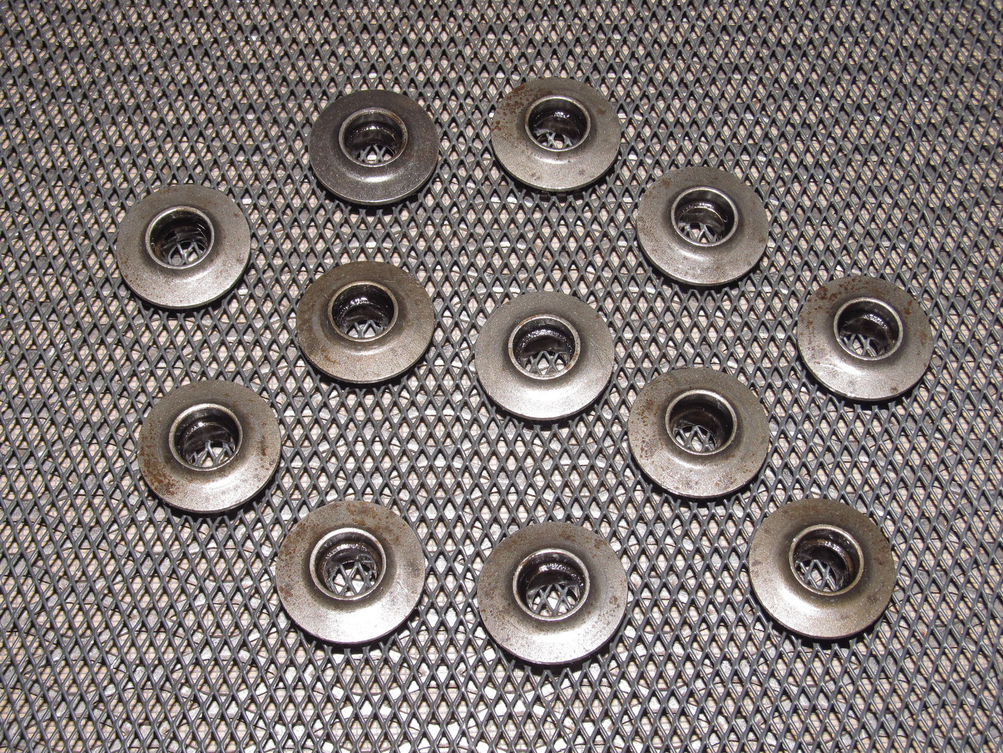 72 73 Datsun 240z OEM E88 Engine Valve Seat Valve Spring Retainer Set