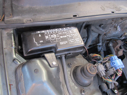 97 98 99 00 01 Honda Prelude OEM Engine Fuse Box