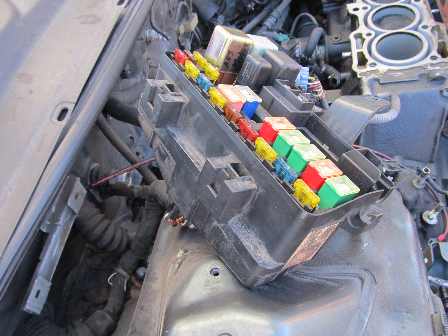 97 98 99 00 01 Honda Prelude OEM Engine Fuse Box