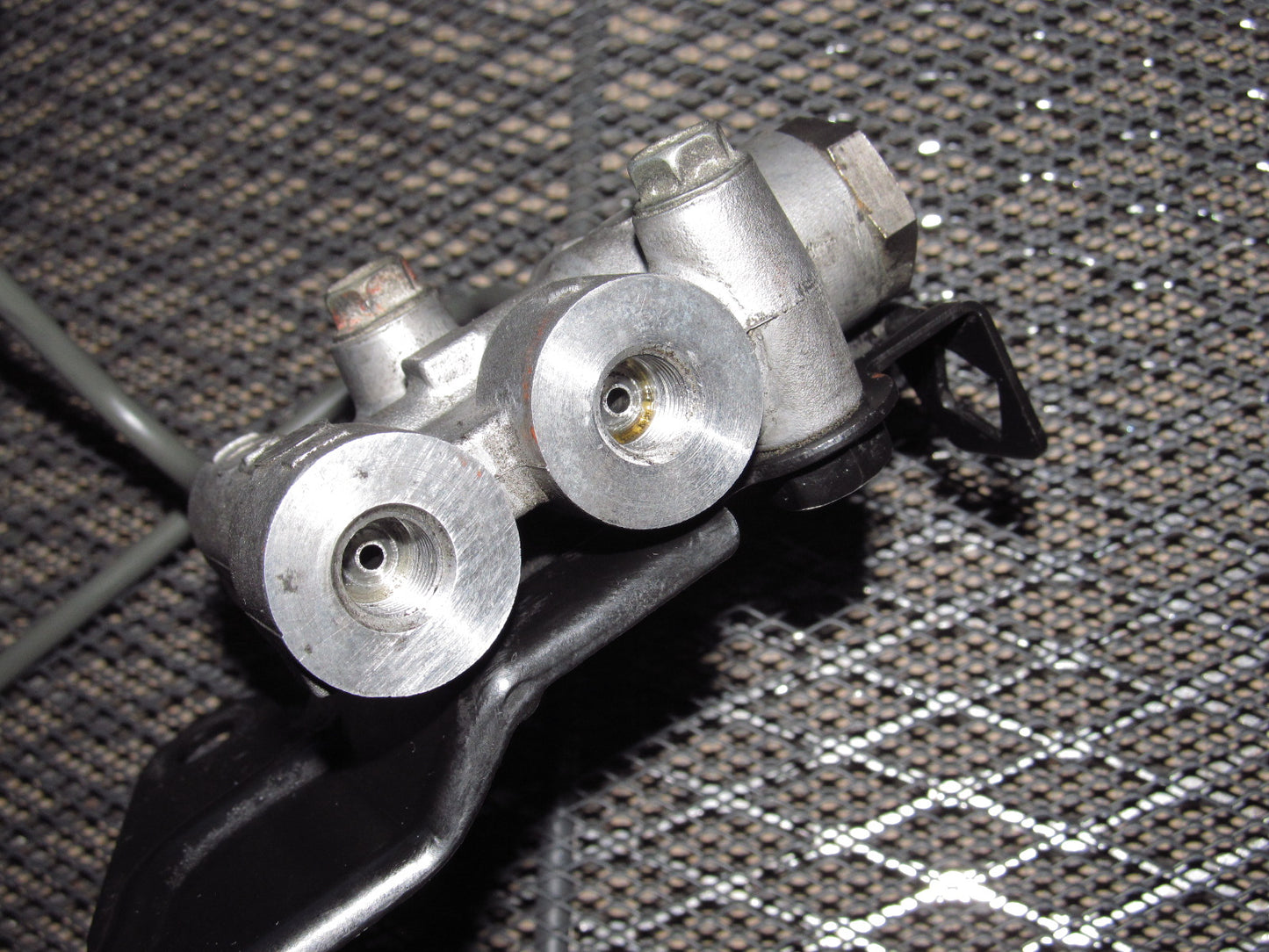 94 95 96 97 Mazda Miata OEM Brake Proportional Valve - Non ABS