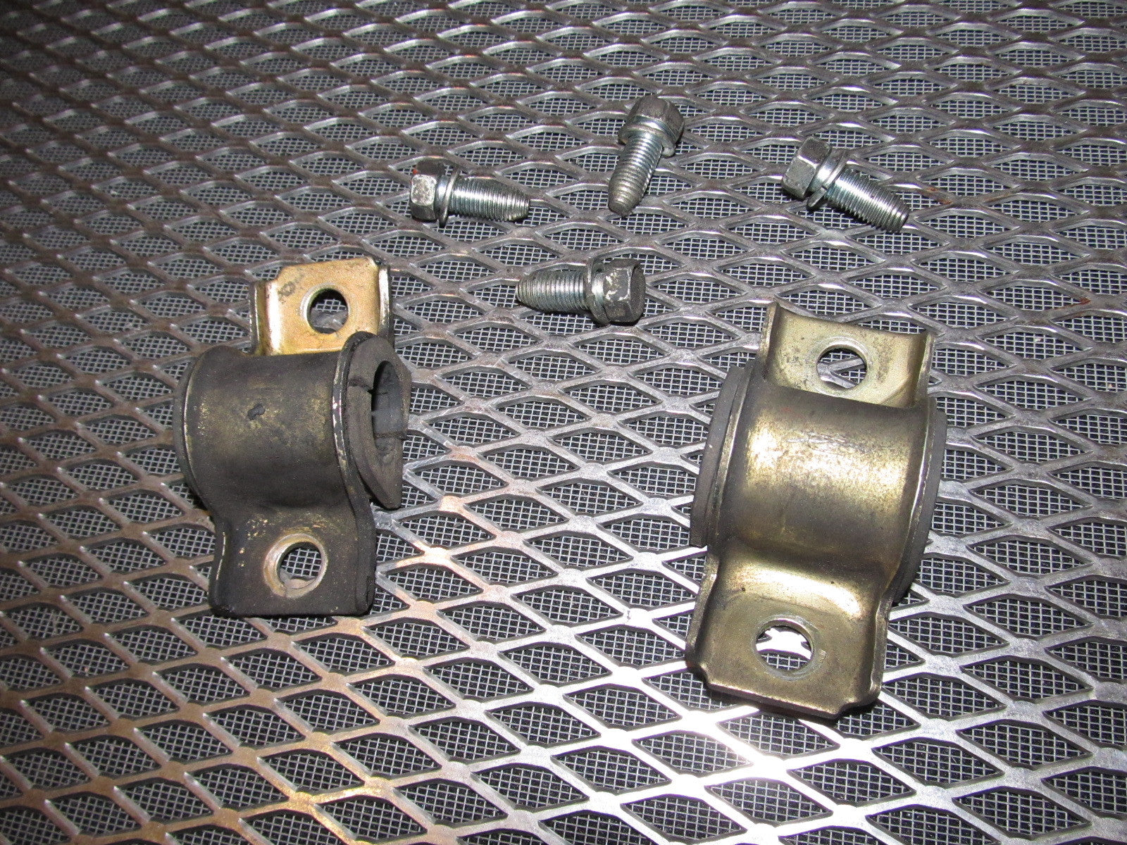 94 95 96 97 Mitsubishi 3000GT Stabilizer Bar Mount - Front Set