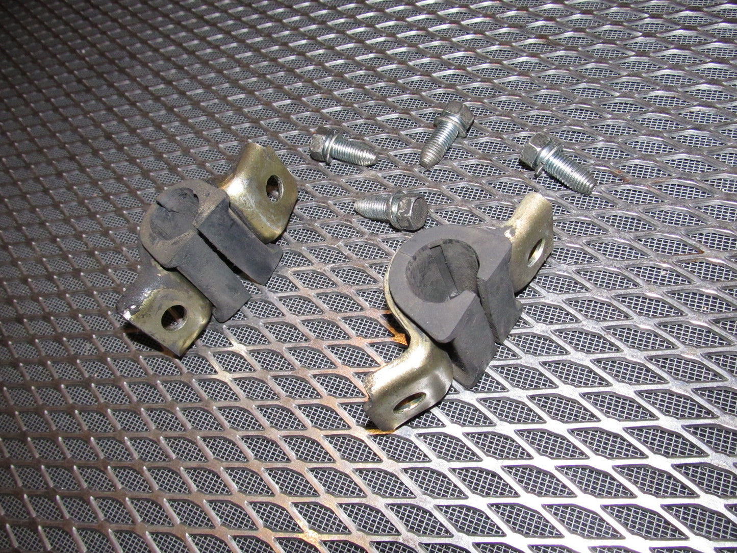 94 95 96 97 Mitsubishi 3000GT Stabilizer Bar Mount - Front Set