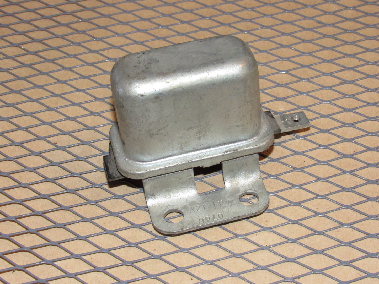 77-95 Mercedes Benz T1 OEM Relay 0786 841