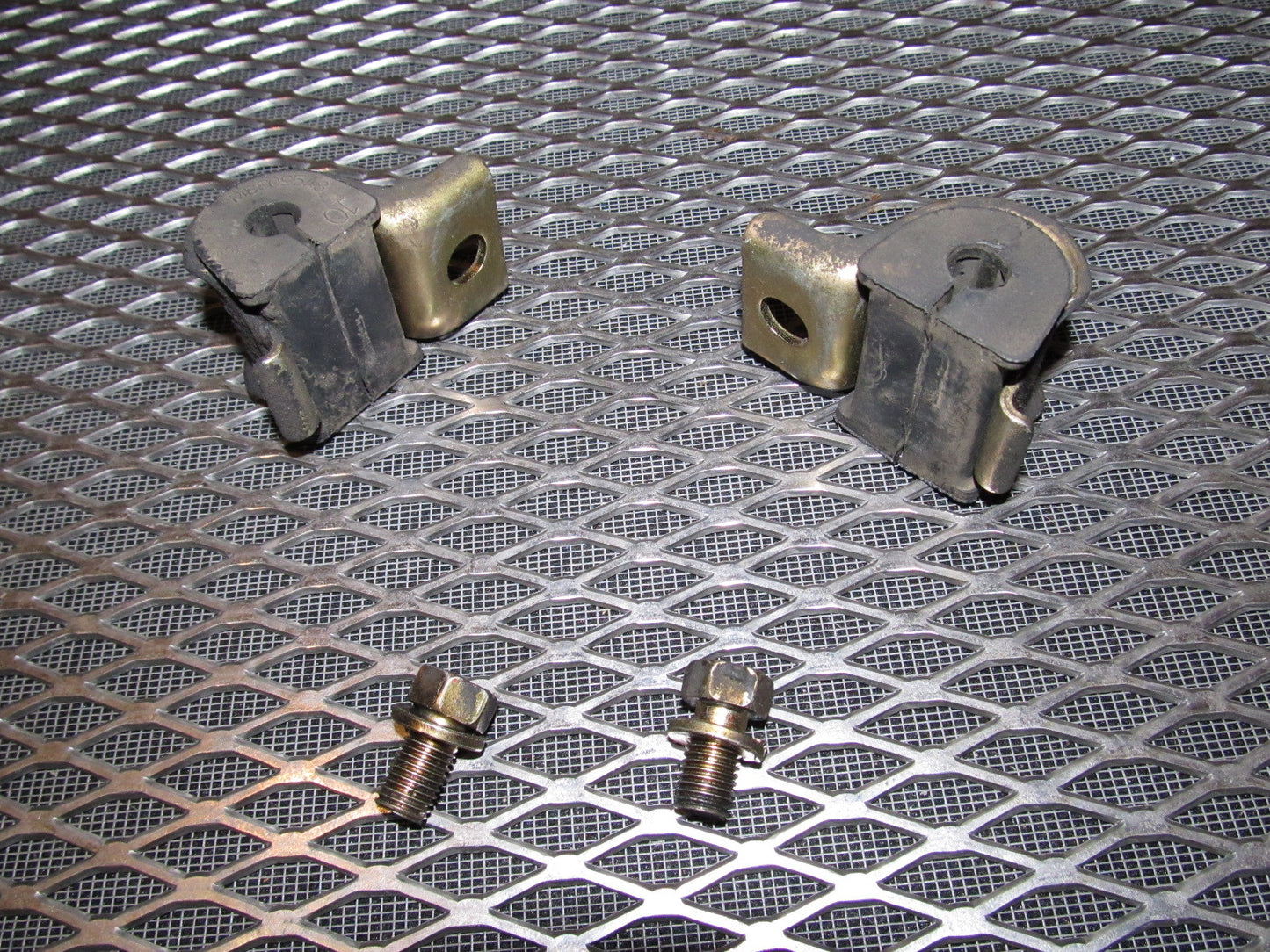 94 95 96 97 Mitsubishi 3000GT Stabilizer Bar Mount -  Rear Set