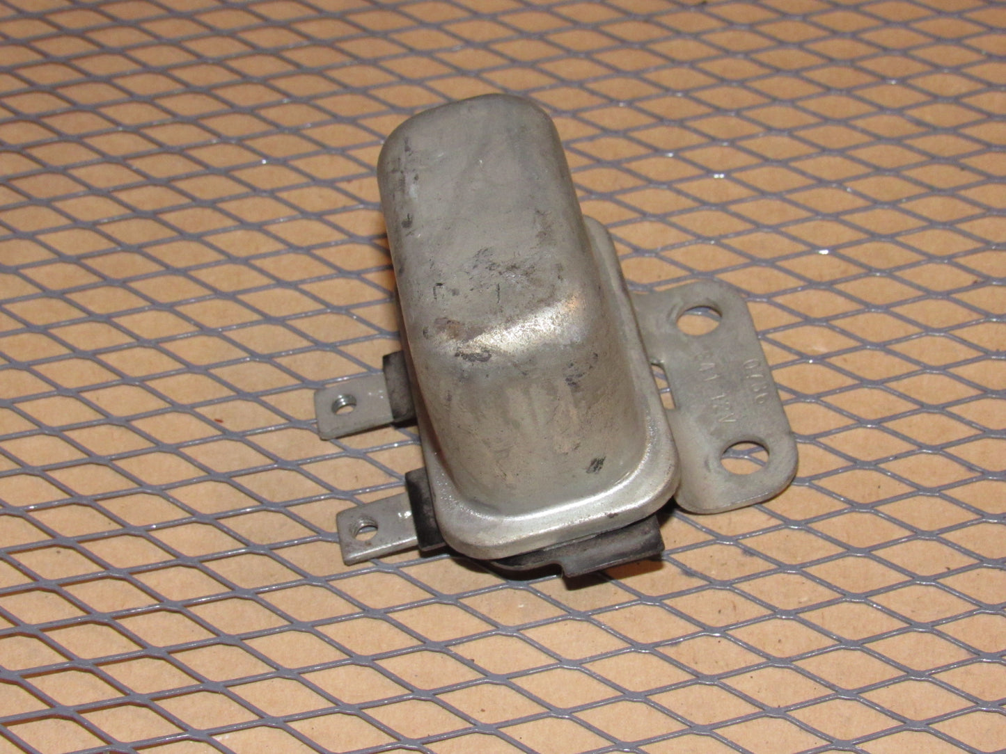 77-95 Mercedes Benz T1 OEM Relay 0786 841