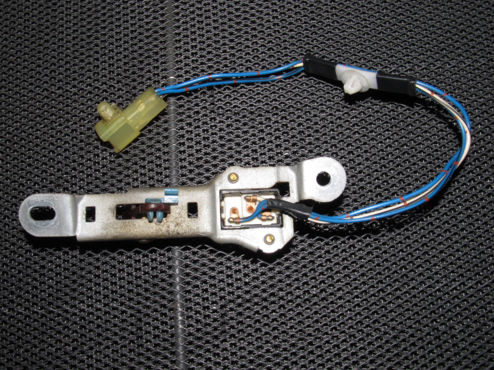 86 87 88 Toyota Supra OEM Power Door Lock Switch - Left – Autopartone