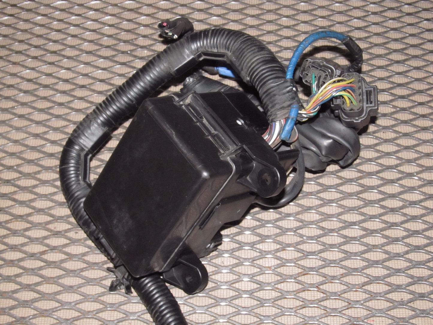 94 95 96 97 Mazda Miata OEM Engine Fuse Box